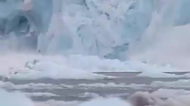 Glacier Breaking Horrifying Video