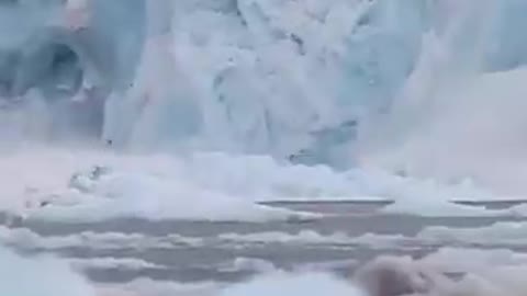 Glacier Breaking Horrifying Video