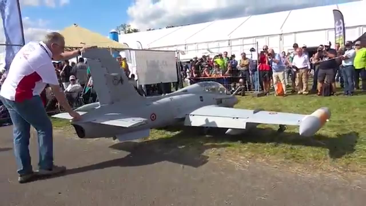 76KG XXXL RC AERMACCHI MB-339 CD TWIN TURBINE JET MODEL FLIGHT DEMONSTRATION