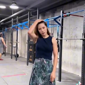 This chick would whip your ass Schmidt!