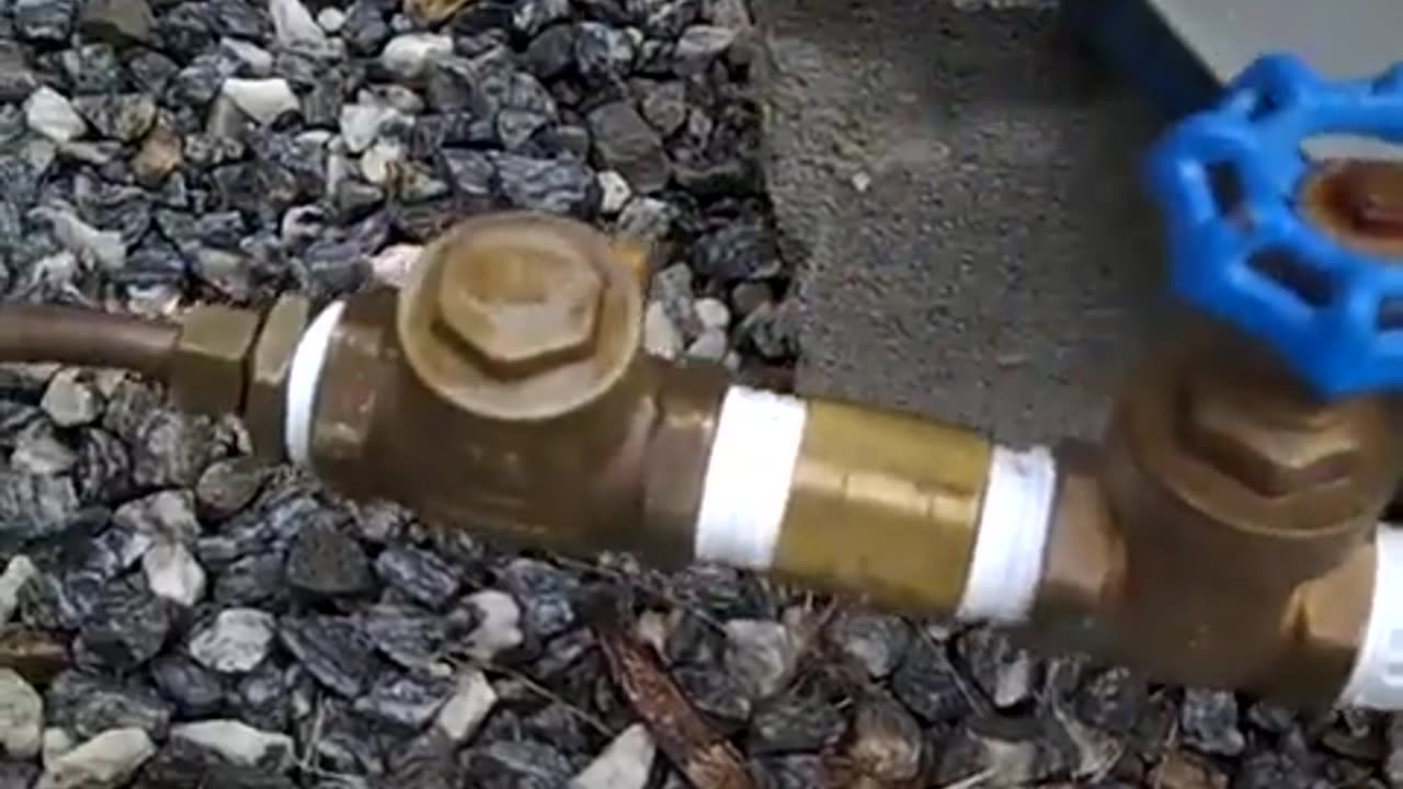 Heating hot water without electricity