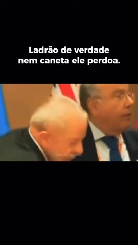 Lula Ladrão rouba canetas do G20 e entrega para Janja, a comparsa do bandido internacional.