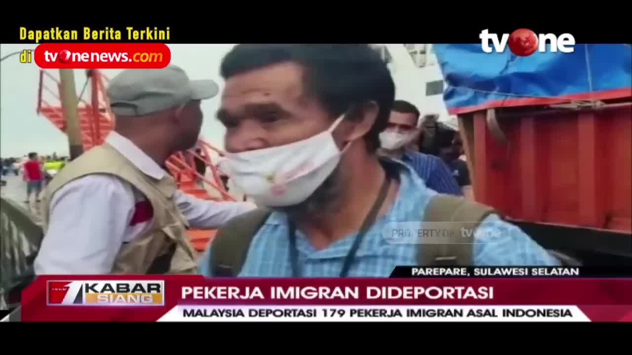 Ratusan Pekerja Migran Asal Indonesia Dideportasi dari Malaysia _ Kabar Siang tvOne