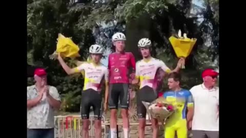 Their faces on the podium 🤣