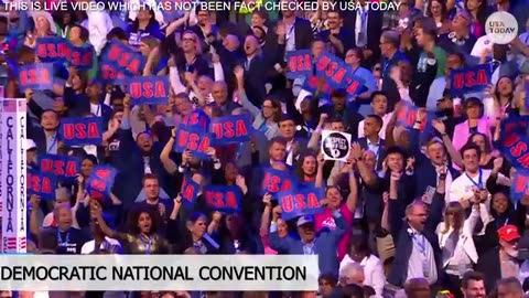 Mindy Kaling tells Ben Affleck to 'hang in there' at DNC