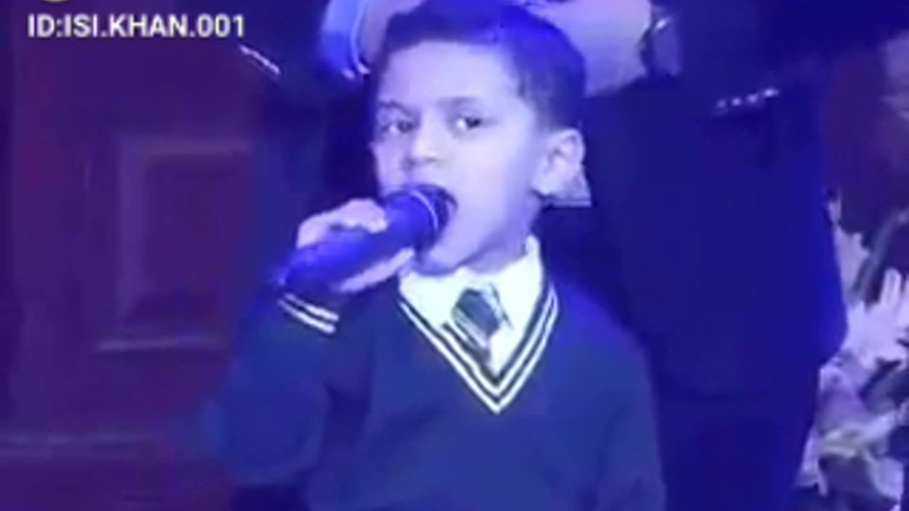 Little boy sing for father