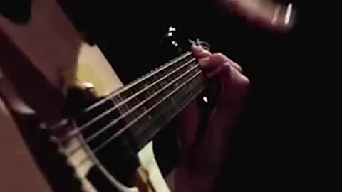 Beethoven's Fifth Symphony on one guitar
