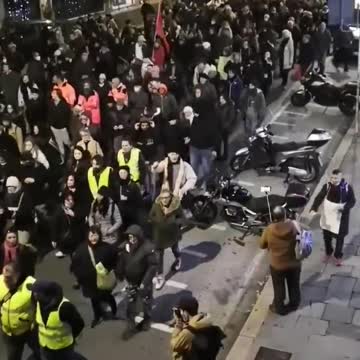Genova Italy storms the streets protesting for Freedom tonight