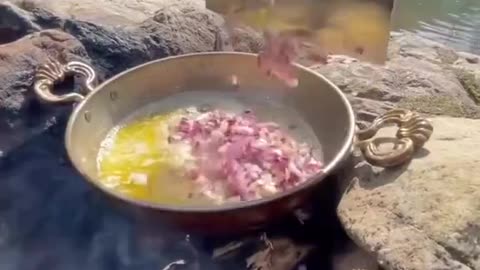 Cooking fish in nature stone 😋😋😋