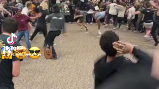 Meme Moshpit 😂🔥😎😱