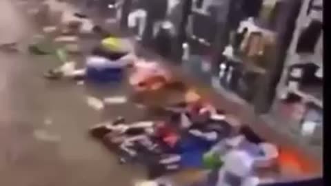 Woman cries while documenting a looted Walmart | God bless you ma’am