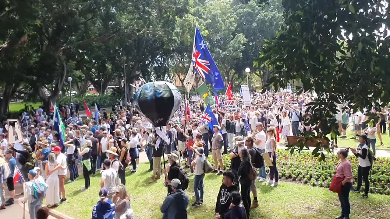 Thousands protest covid-tyranny in Sydney, Australia.