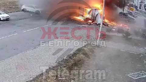 Footage of a Ukronaci grenade falling on a car in Belgorod