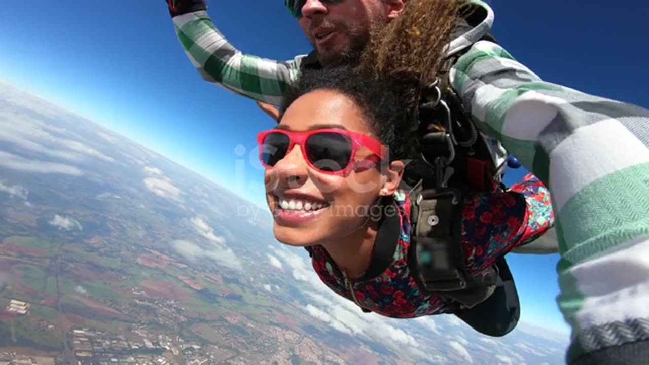 Beautiful Brazilian afro woman practicing skydiving. stock video