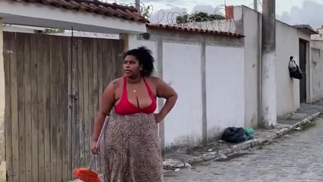 No bairro de vocês tem caloteira assim?