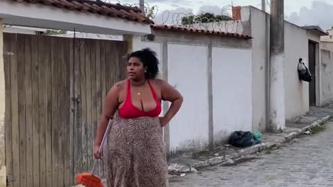 No bairro de vocês tem caloteira assim?