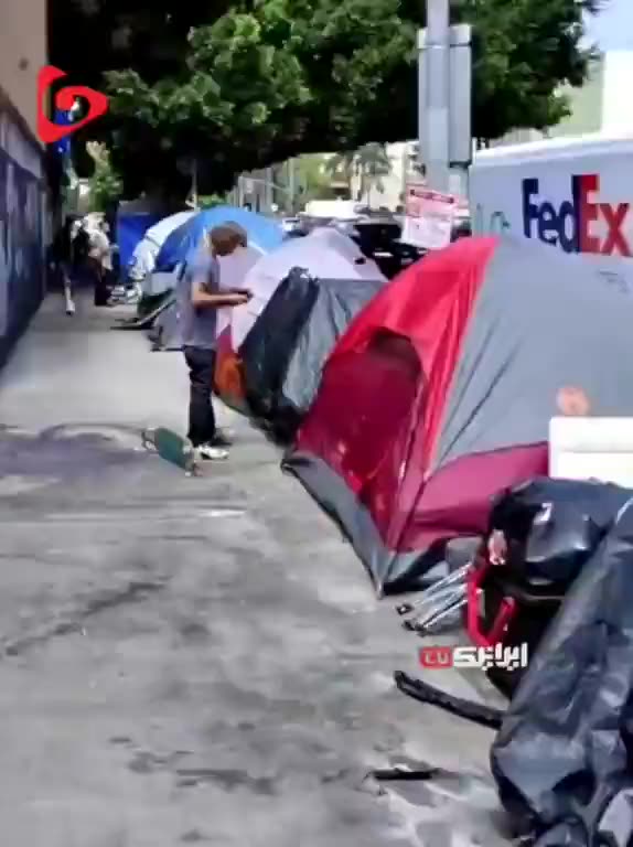 W tym momencie Los Angeles bardziej przypomina rozdarte wojną społeczeństwo niż Ukrainę.