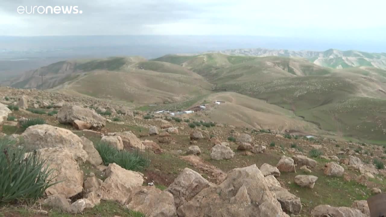 نتنياهو يغرس شجرة في غور الأردن.. وبذور الشقاق مع عمان