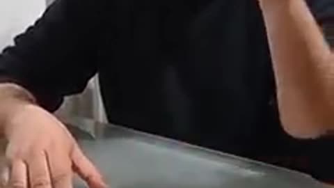 Έτσι σας ξεγελούν με το εδώ παπάς εκεί παπάς.