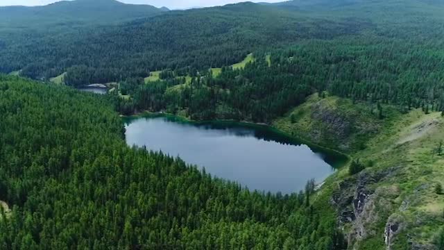 Ultra HD 4K Waterfall: Beautiful as a wonderland with birds singing and flowers