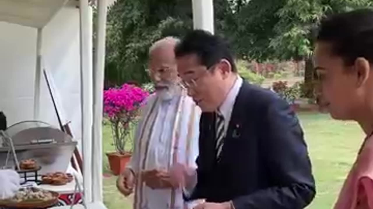 When PM Modi & Japan PM Fumio Kishida had #Golgappa