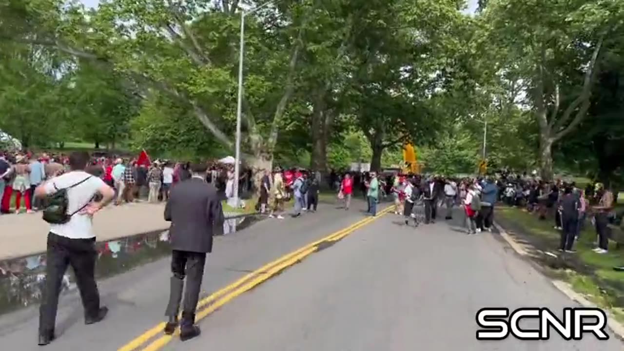 Trump goes to the Bronx