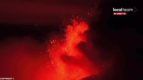 ITALY 🌋 Stratovolcano Mount Etna is currently erupting.