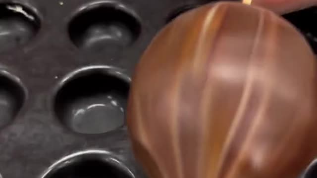 Un sublime dessert en trompe l'œil, constitué d'un gel praliné à la noisette