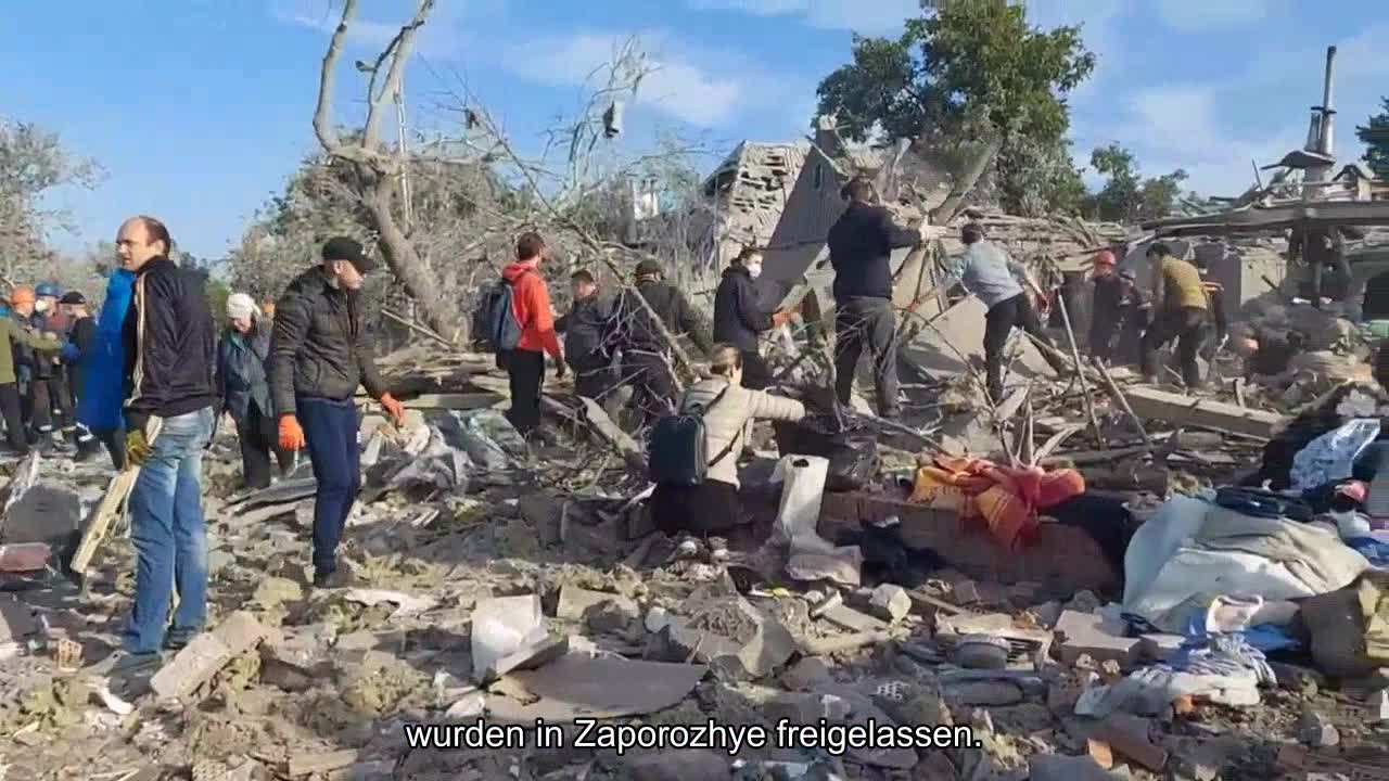Folgen der Ankunft einer der russischen Raketen, die heute über Saporischschja abgefeuert wurden.