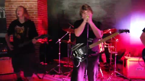 Mama's Headache "Walk Alone"