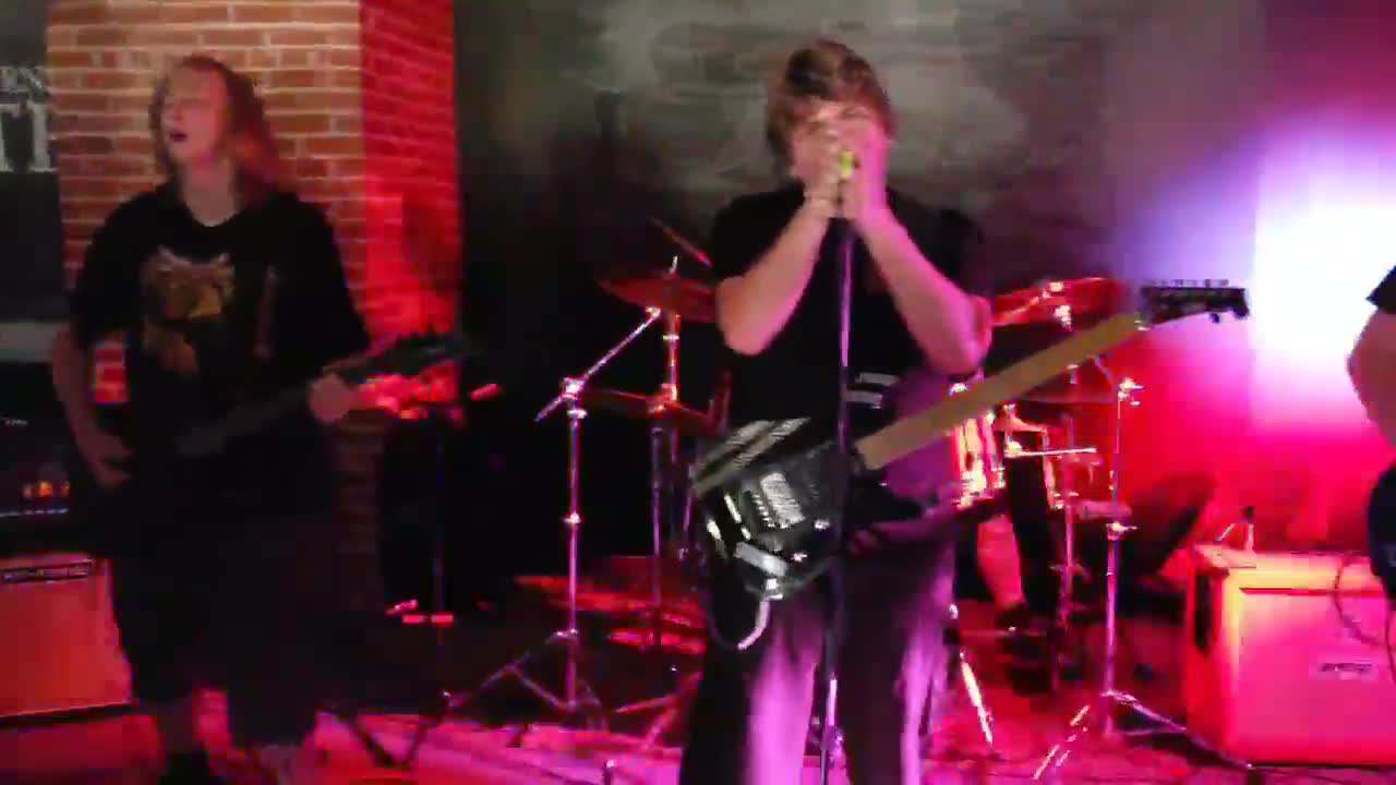 Mama's Headache "Walk Alone"