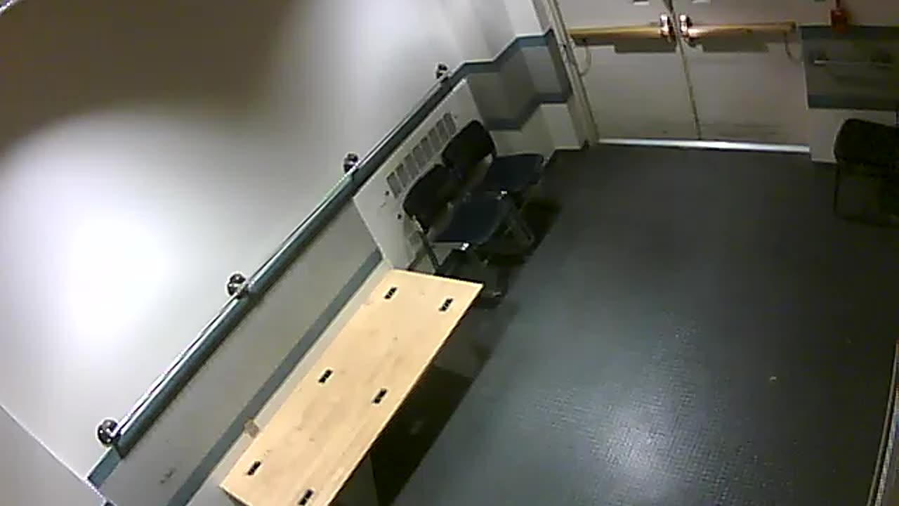 1657HQOB02PrisonerProcessingLobby_2021-01-05_00h40min00s810ms.mp4