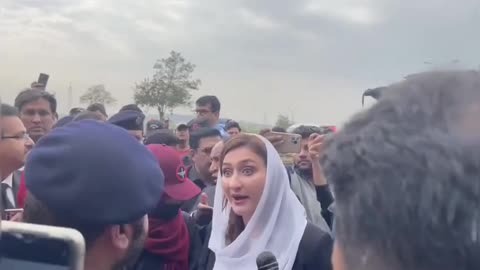 Malayka buhare fighting with islamabad police