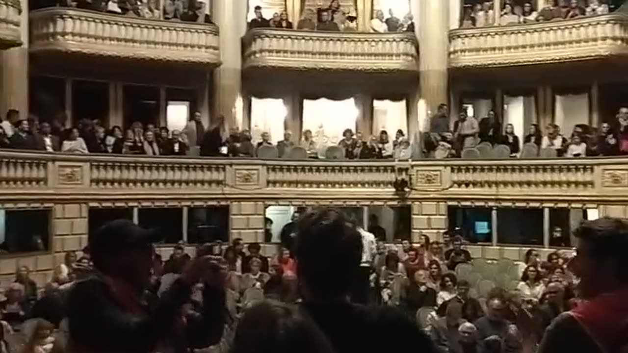 At the Grand Théâtre in Bordeaux, strikers sang a rebellious opera for Macron.