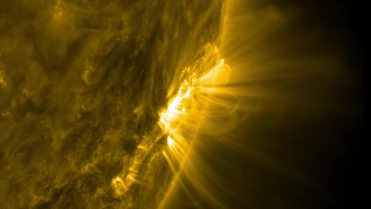 NASA's SDO Watches Magnetic Arches Tower Over Sun's Surface_Full-HD