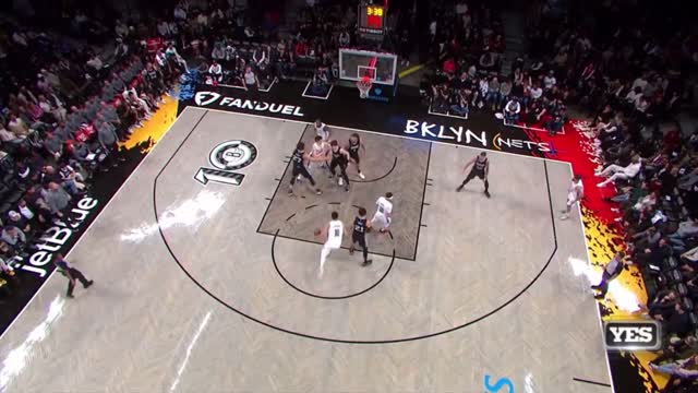 Ben Simmons is let wide open by the Grizzlies so he decided to get a bucket😂
