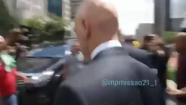 Alexandre Moraes tastes just a little of the rage that Brazilians feel for him