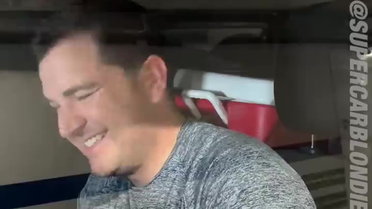 Can a car window break your finger 👀