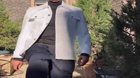 20221008文贵先生GETTR¹： #香港：完了，赤字，下金蛋的鸡饿到面黄肌瘦缺乏营养！解决清零政策不能封关，要让外国人来！大陆政策，让东莞深圳站街女推进香港