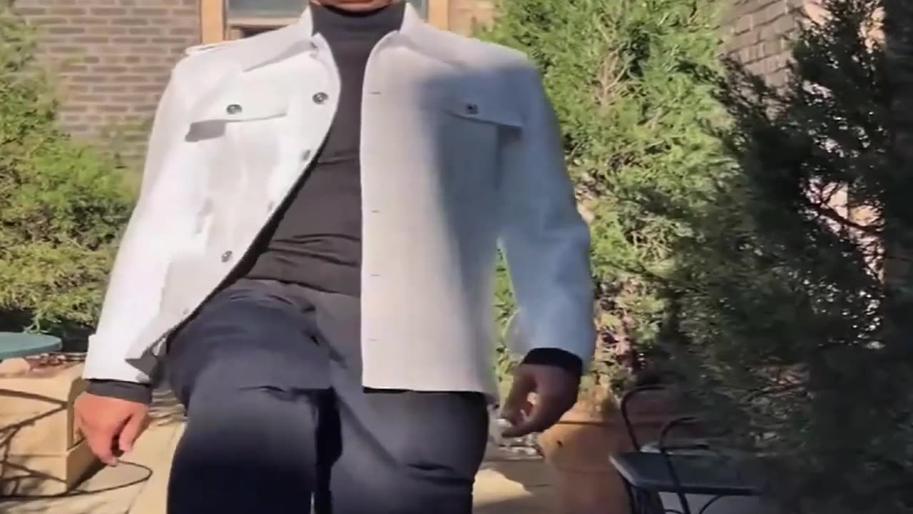 20221008文贵先生GETTR¹： #香港：完了，赤字，下金蛋的鸡饿到面黄肌瘦缺乏营养！解决清零政策不能封关，要让外国人来！大陆政策，让东莞深圳站街女推进香港