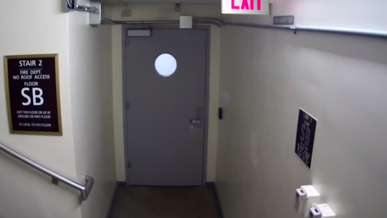 6160RHOBSBRSBST2StairwaySide_2021-01-05_06h40min00s570ms.mp4