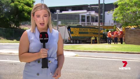 Truck crashes into rail bridge on Oxley Road at Corinda | 7NEWS