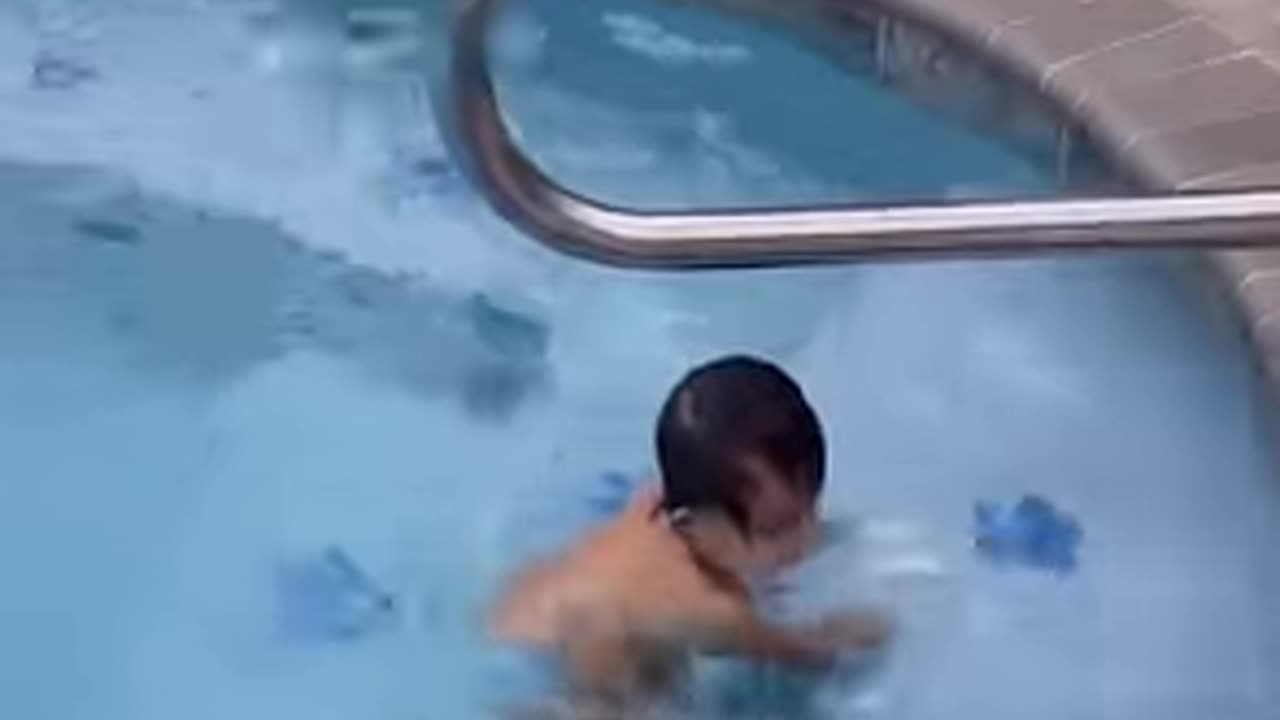 1-Year-Old Swims by Herself