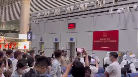 Mitragliatrici in aeroporti cinesi