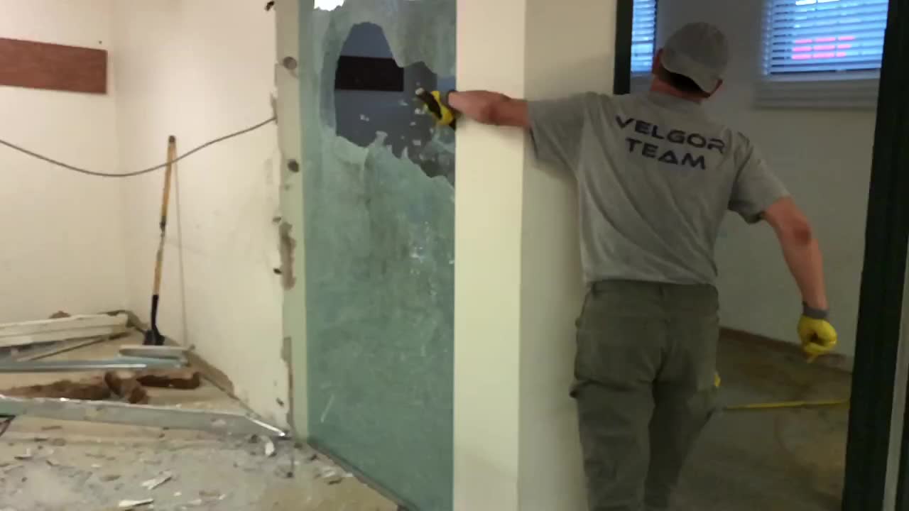 Sledgehammer vs Tempered Glass