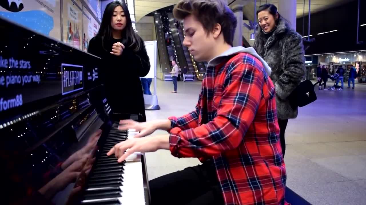 DANCE MONKEY METRO STATION PIANO PERFORMANCE LONDON