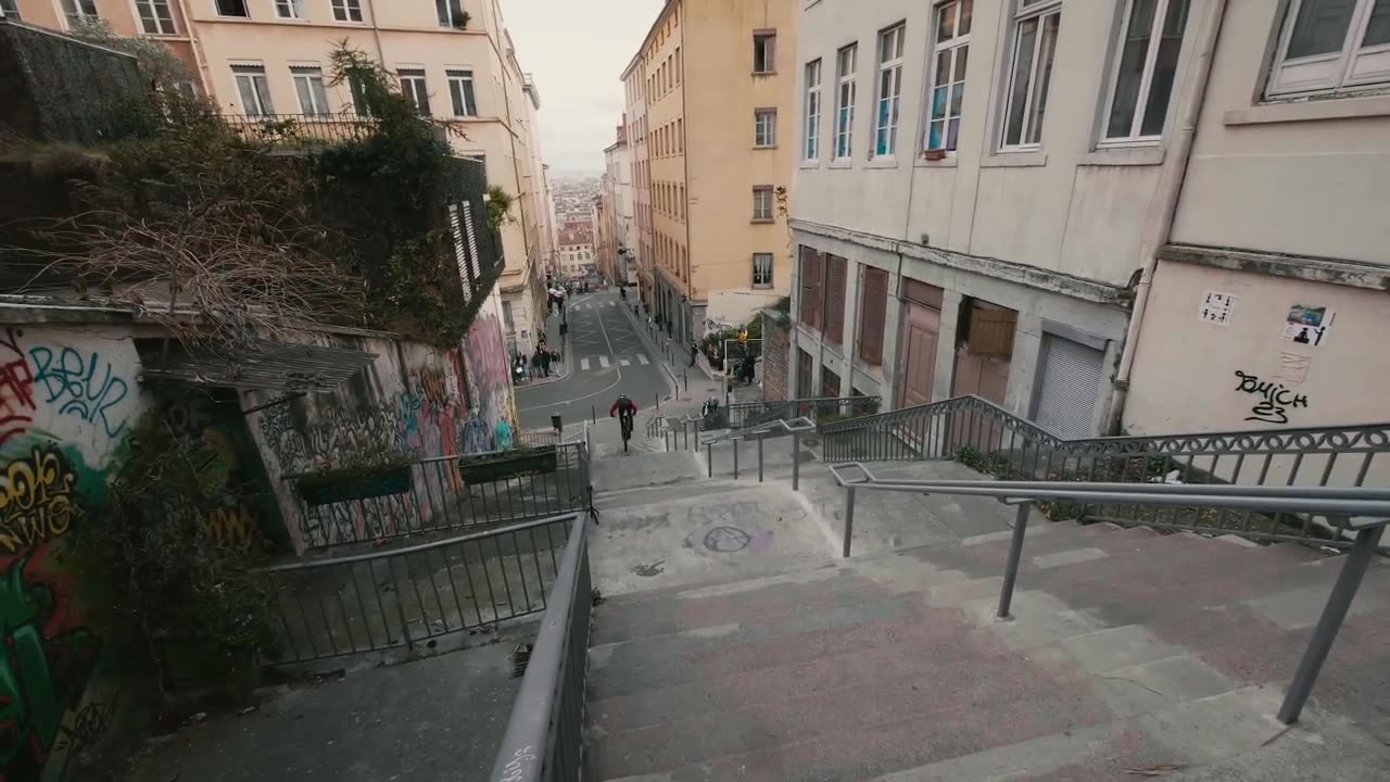 Urban Freeride Lives 3 - Fabio Wibmer