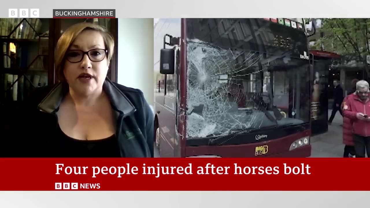 Runaway horses race through central London | BBC News