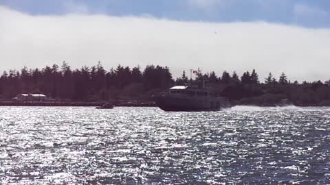 Columbia River Oregon Big Boat Powers through Fishermen