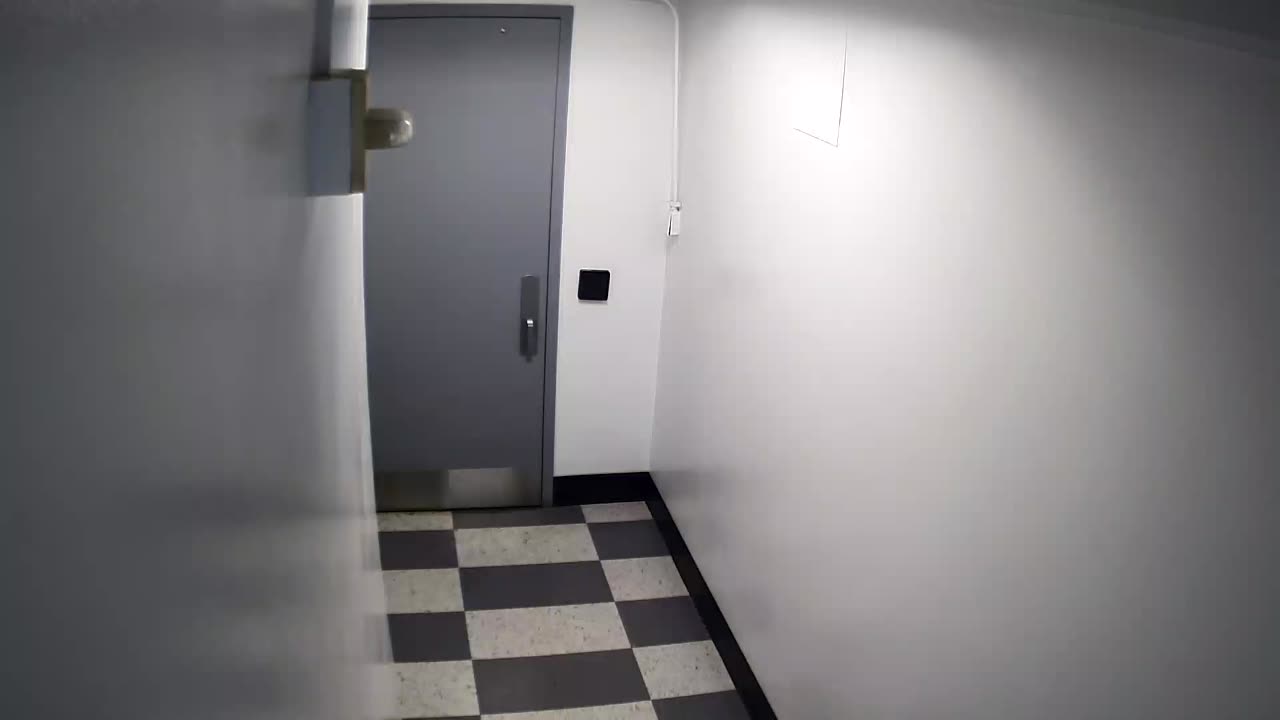 6172RHOBG3G302CStairwaySide_2021-01-05_00h00min01s137ms.mp4